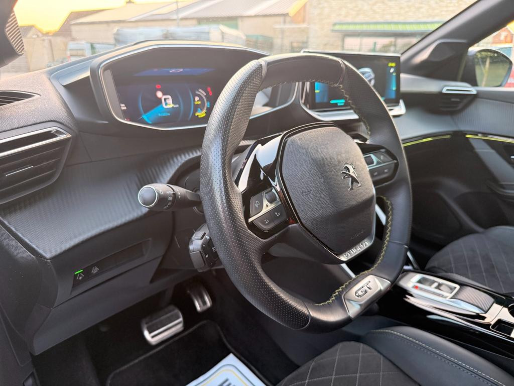 Peugeot e-208