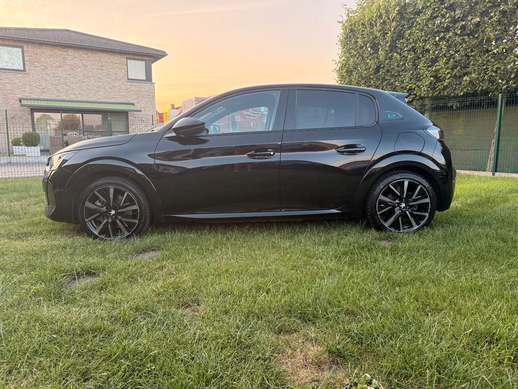 Peugeot e-208