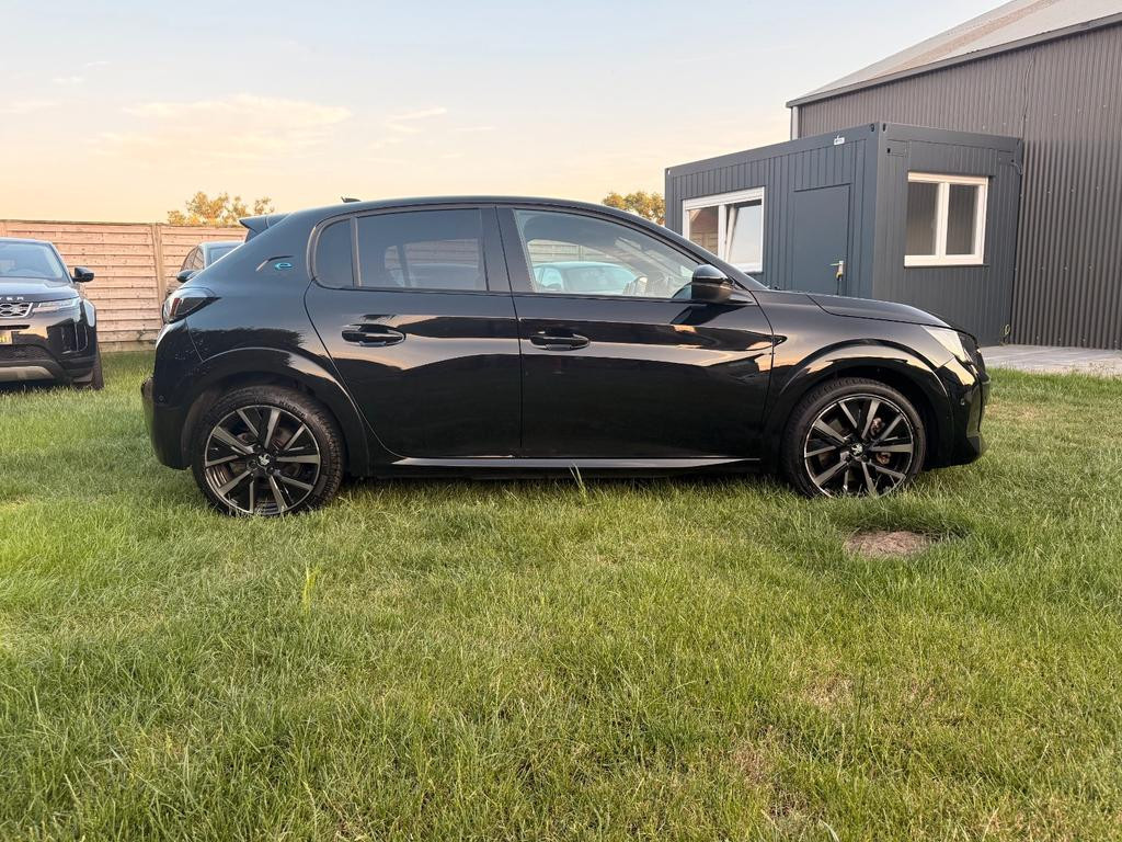Peugeot e-208