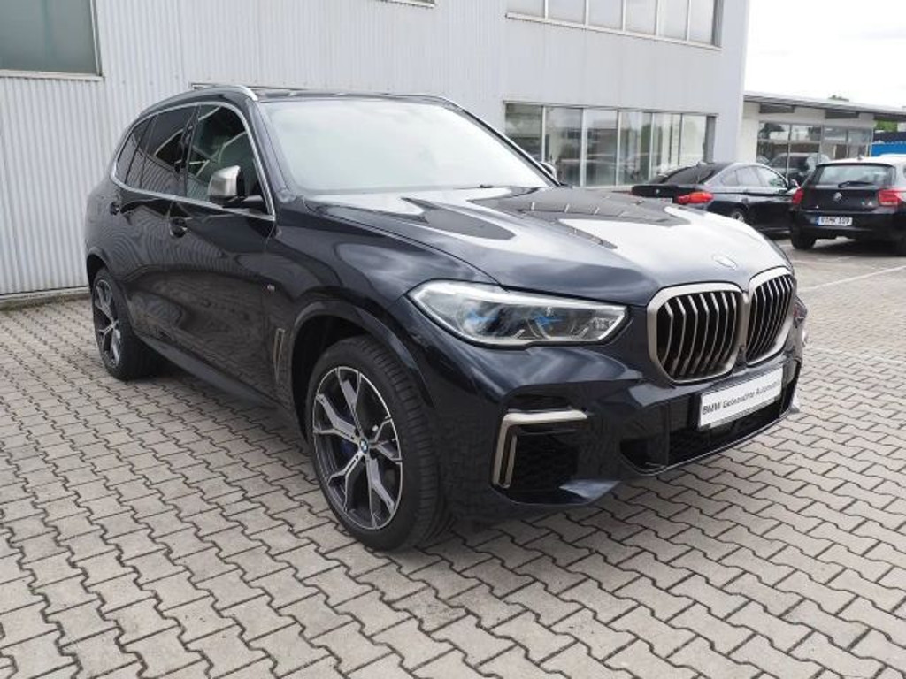 BMW X5 M50i