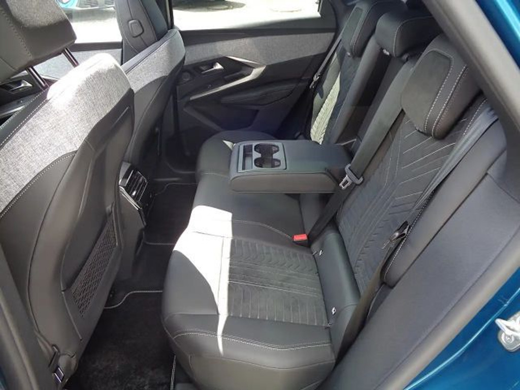 Peugeot E-3008