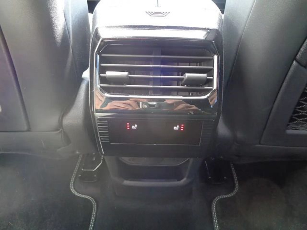 Peugeot E-3008