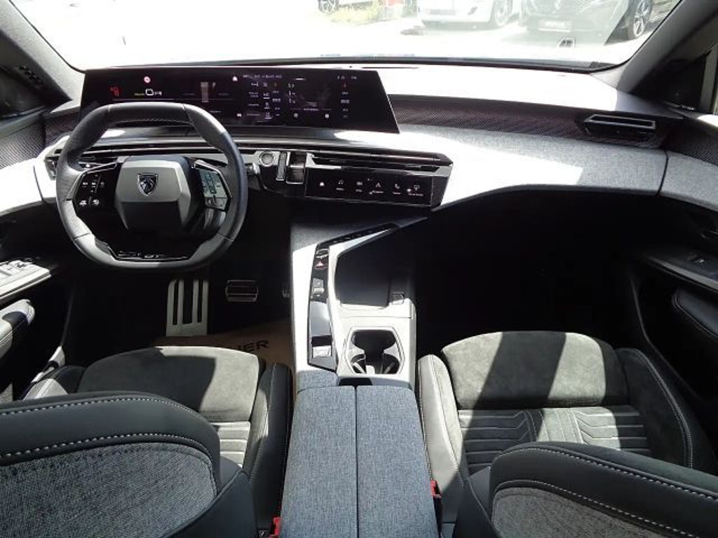 Peugeot E-3008