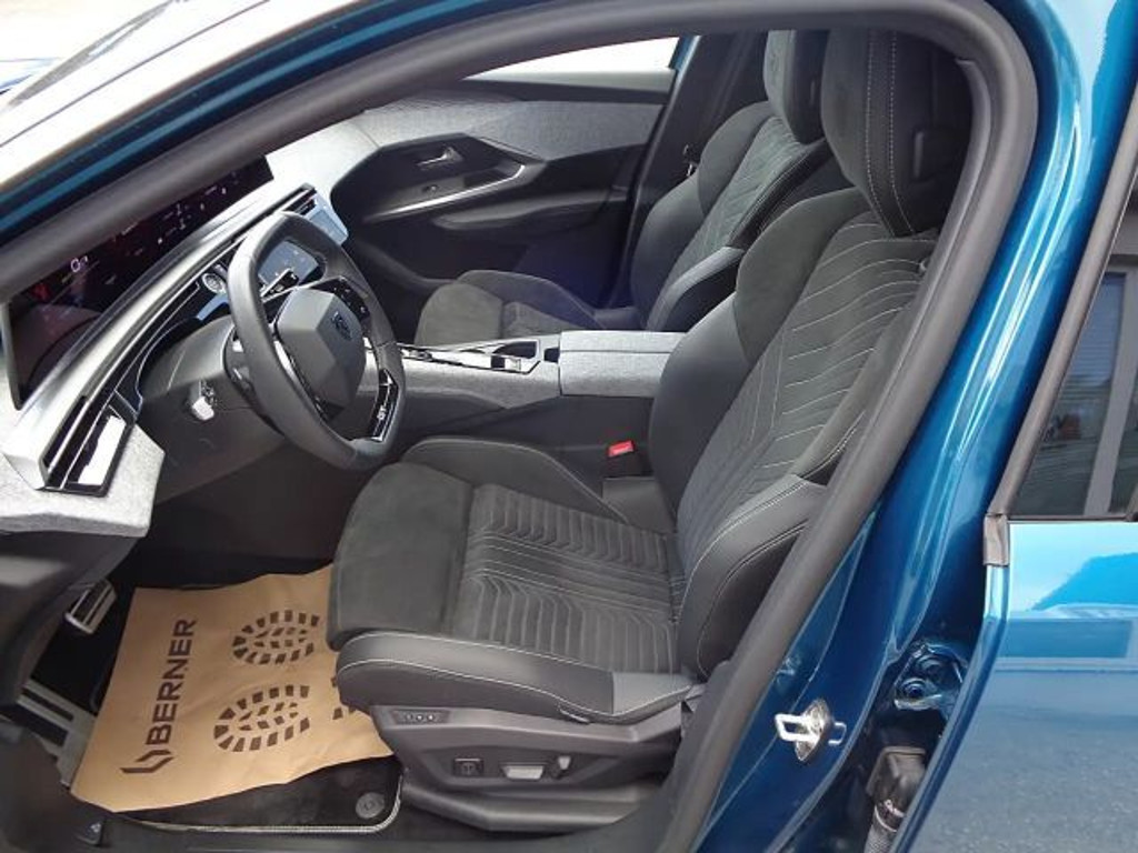 Peugeot E-3008