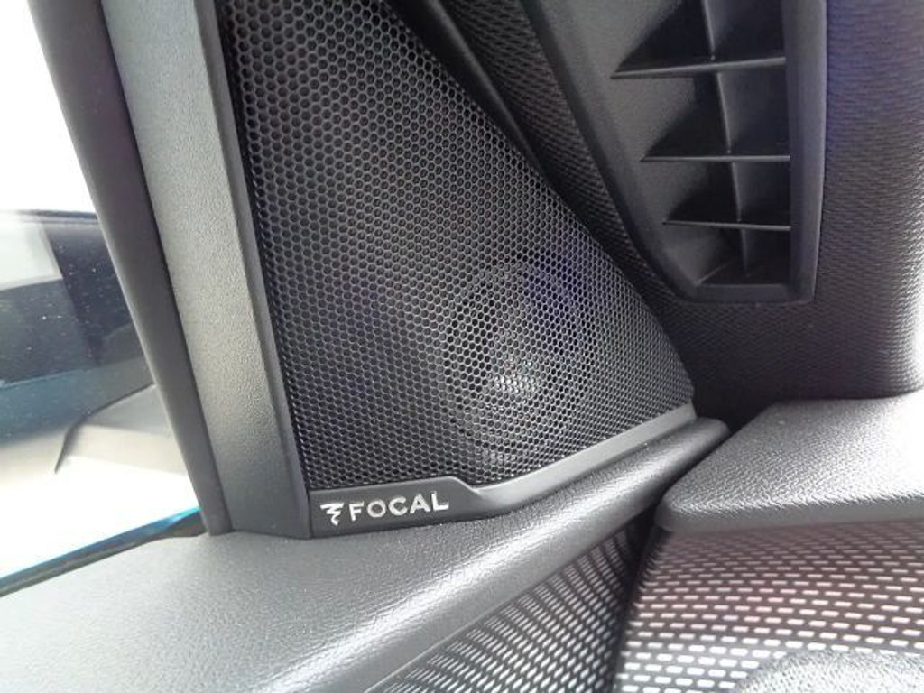 Peugeot E-3008