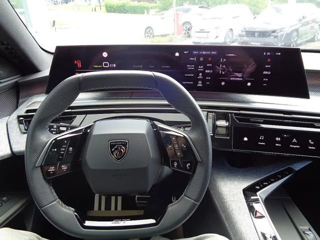 Peugeot E-3008