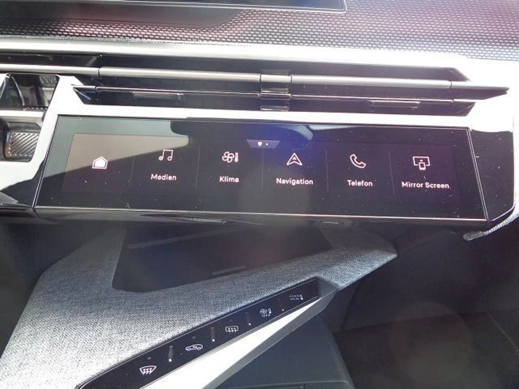 Peugeot E-3008