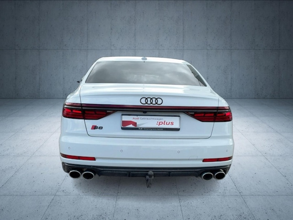 Audi S8