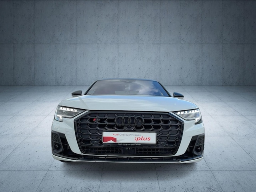 Audi S8