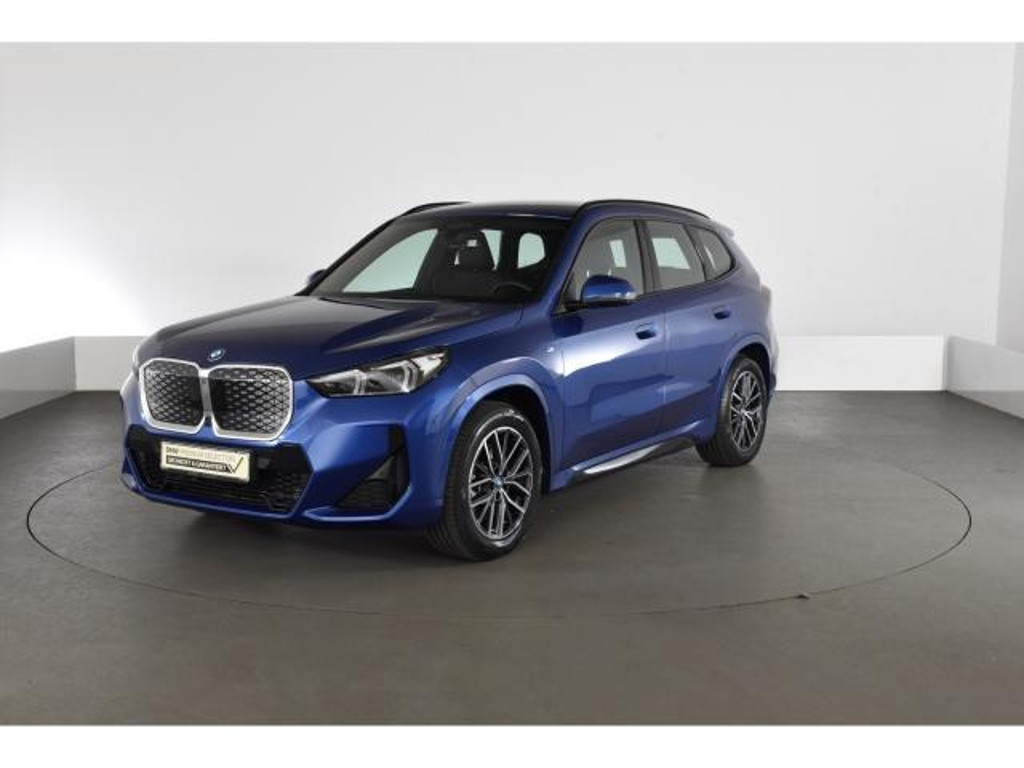 BMW iX1