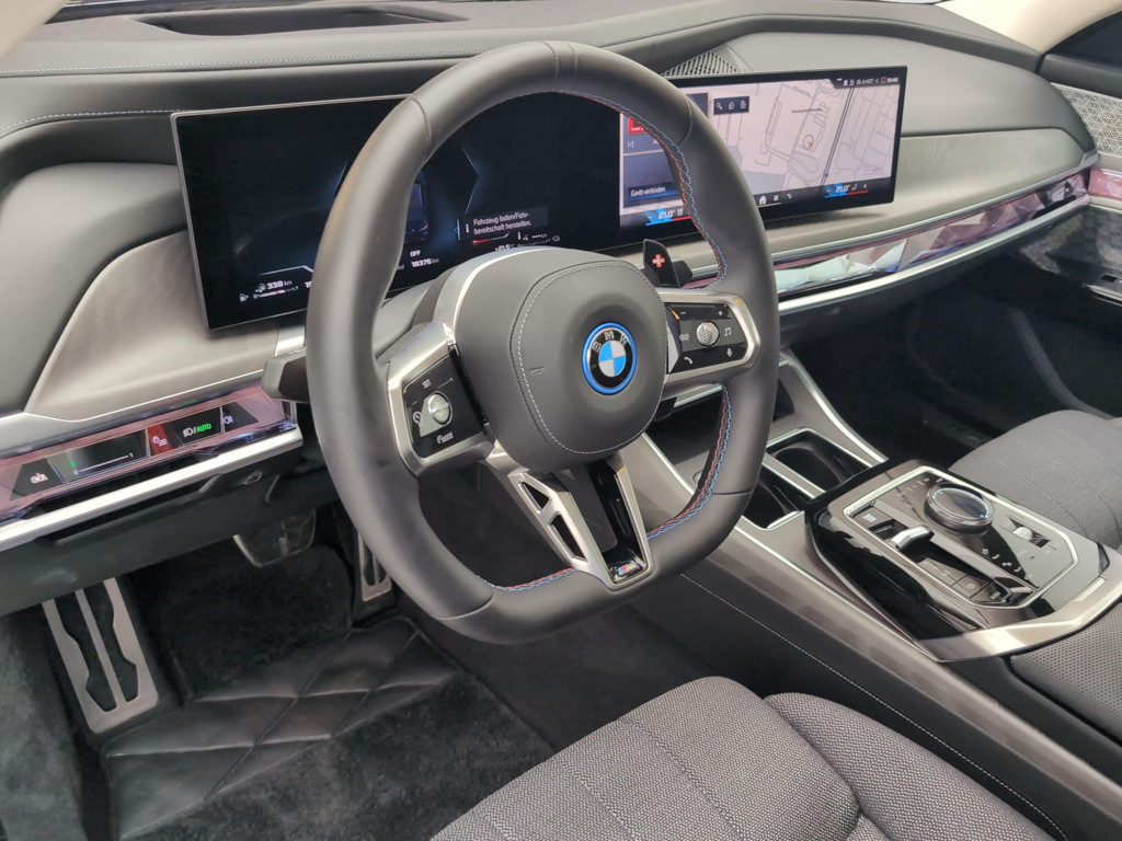 BMW M760