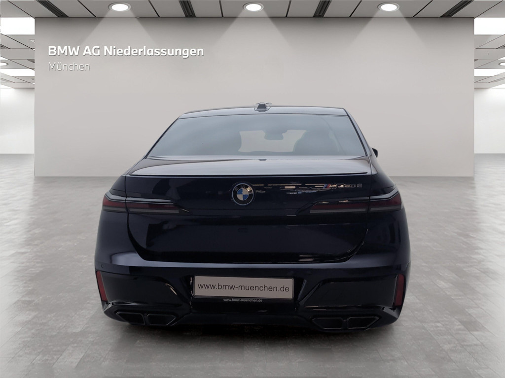 BMW M760