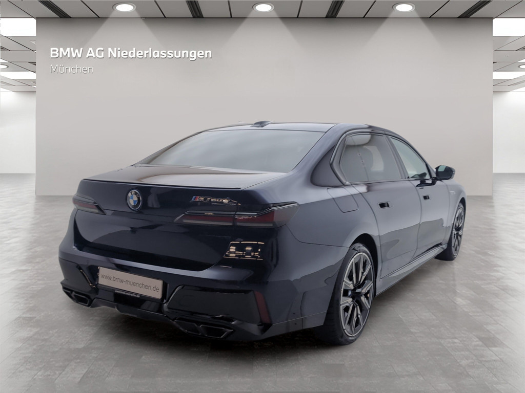 BMW M760