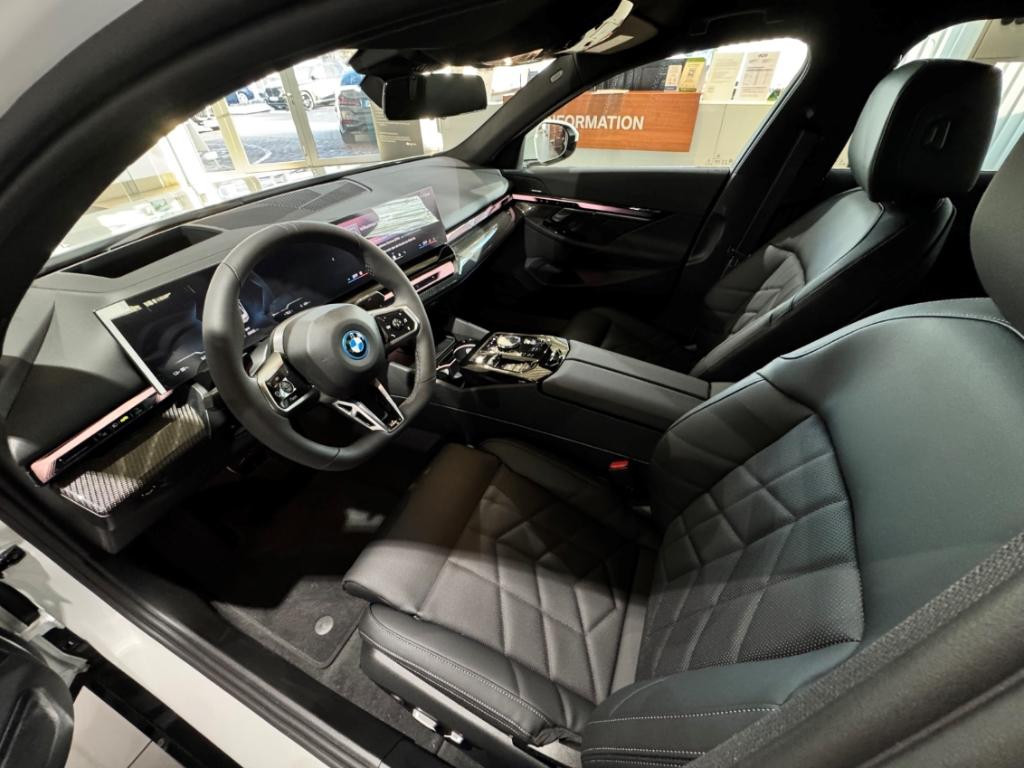BMW i5