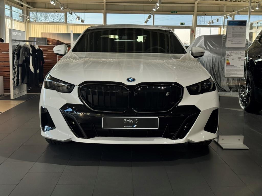 BMW i5