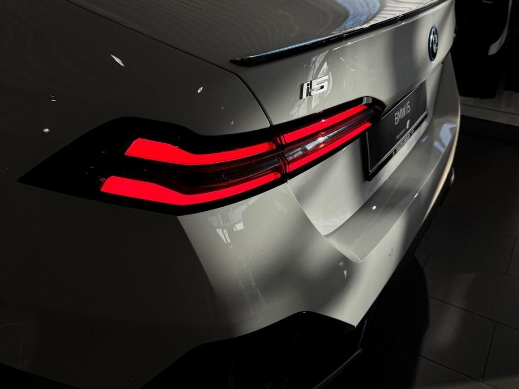 BMW i5