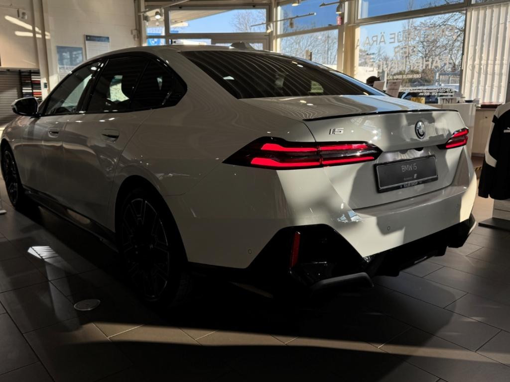 BMW i5