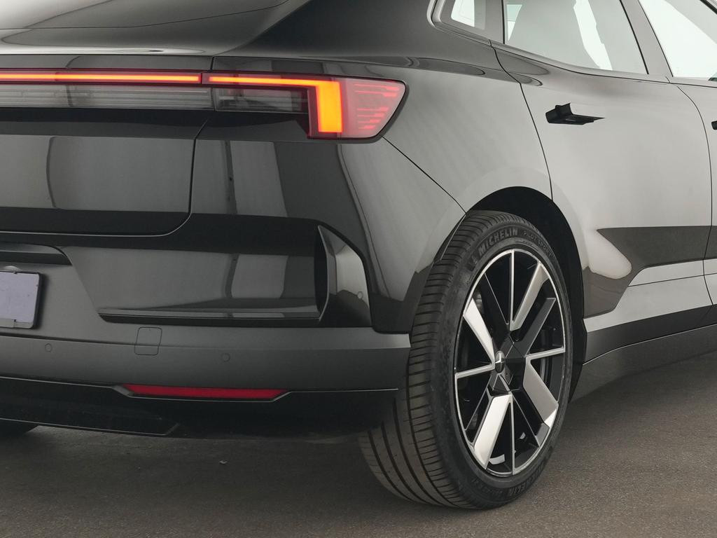 Polestar 4