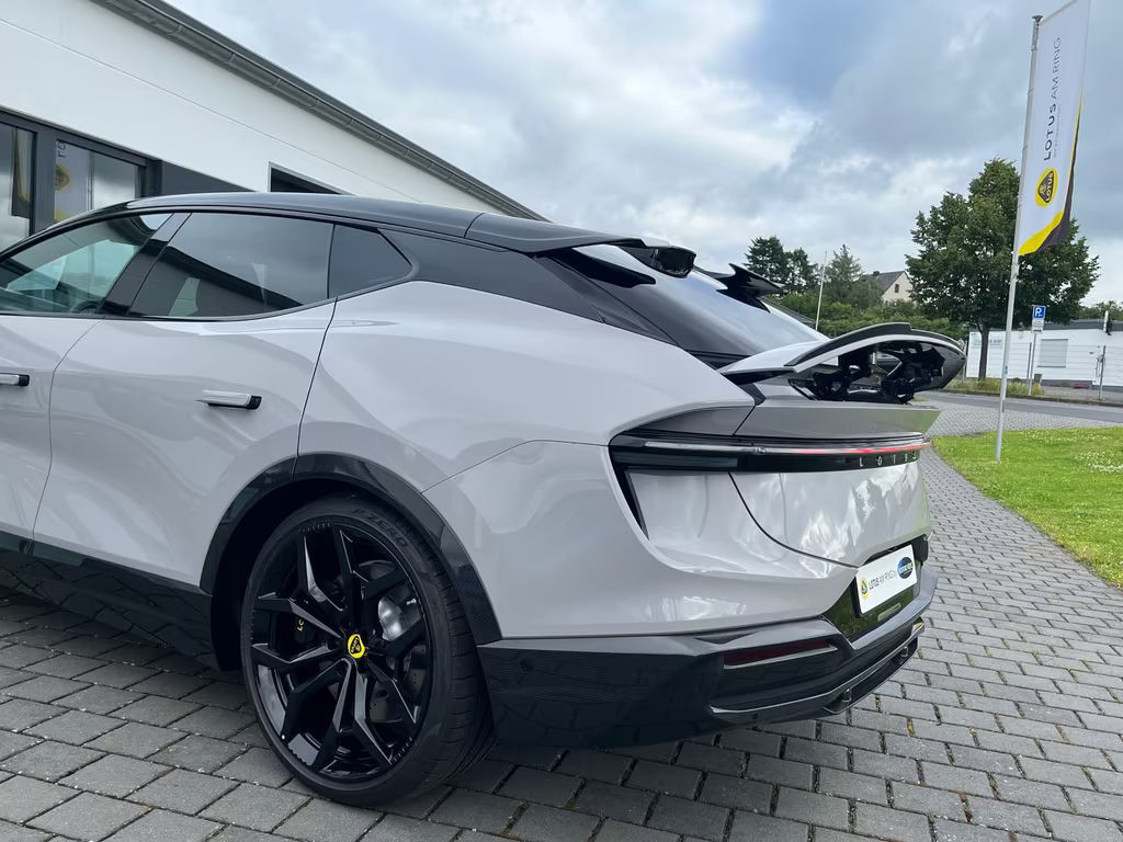 Lotus Eletre