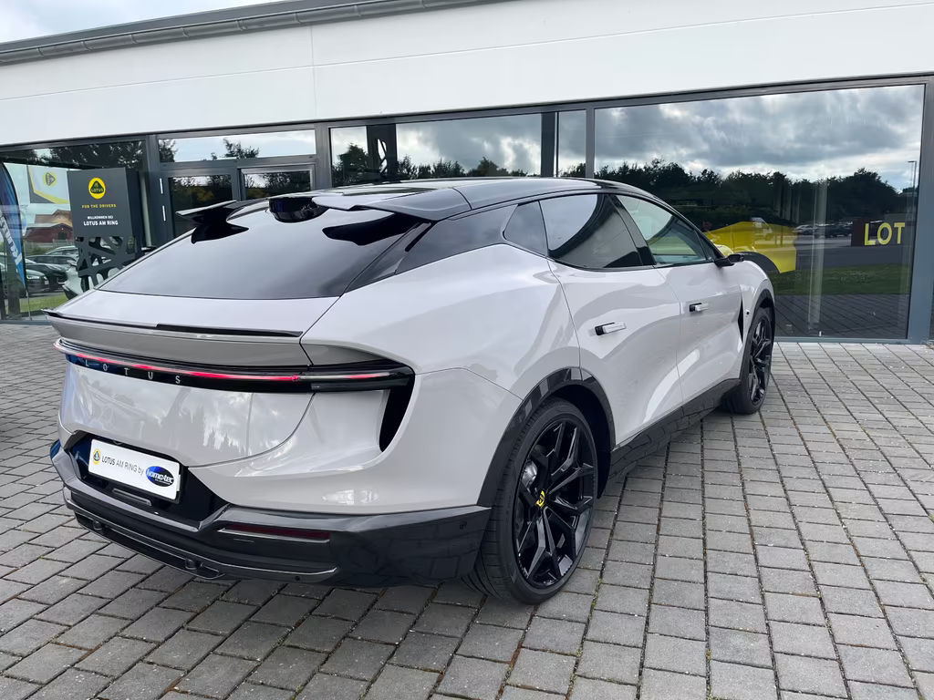 Lotus Eletre