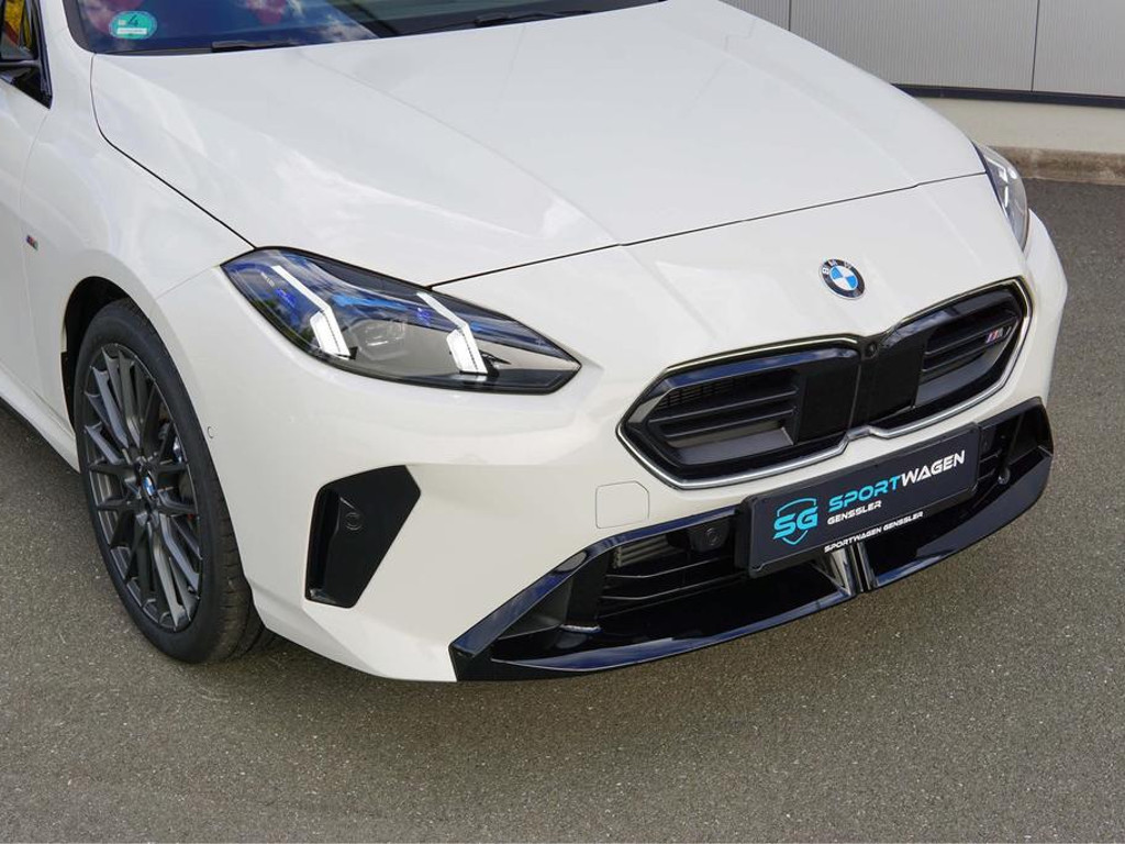 BMW M235