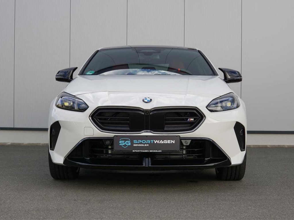 BMW M235