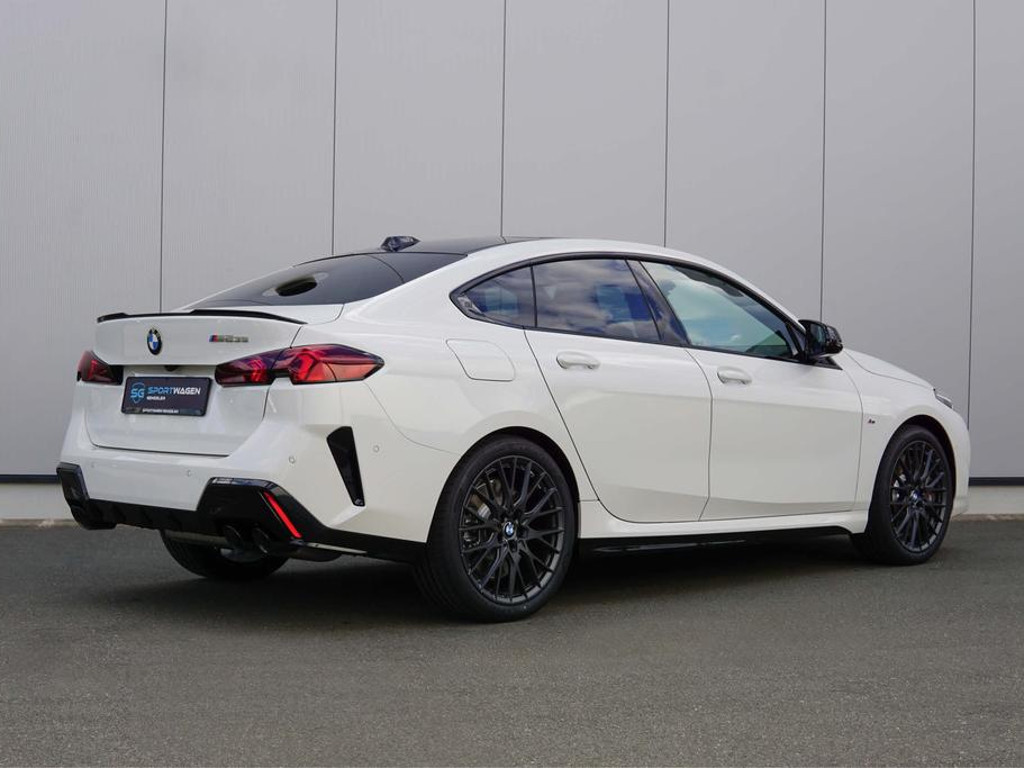 BMW M235
