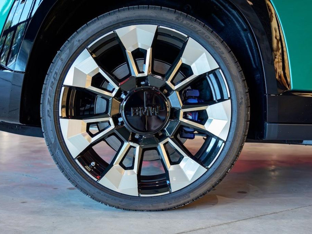 BMW XM