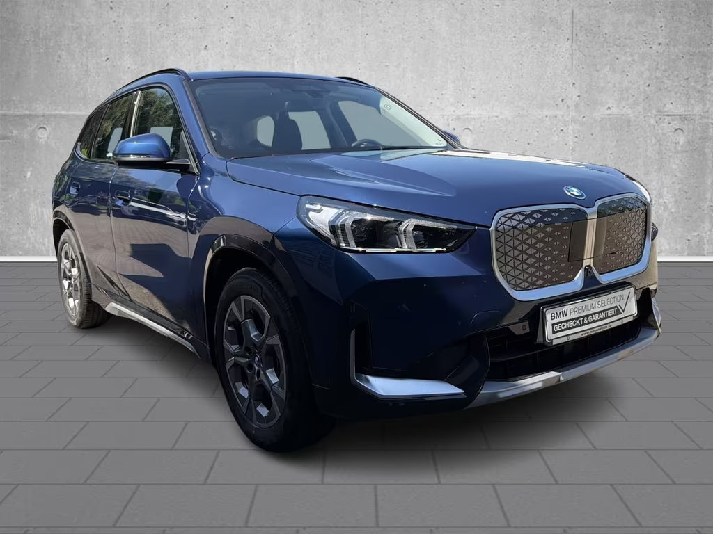 BMW iX1