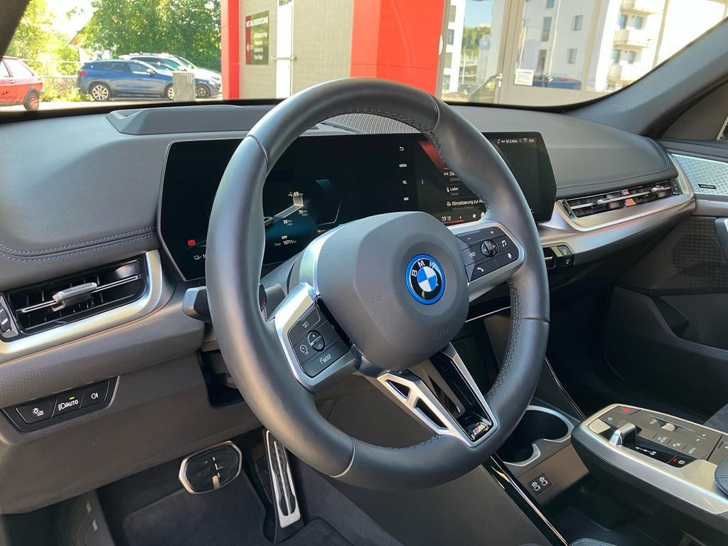 BMW iX1