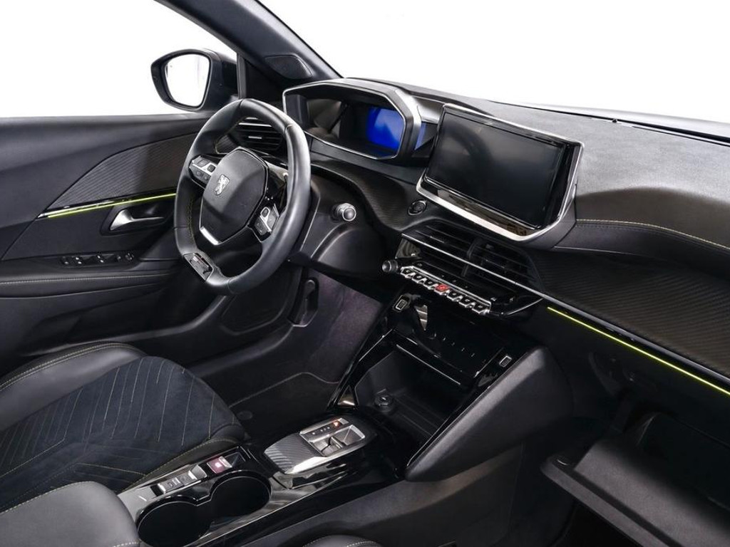 Peugeot e-208