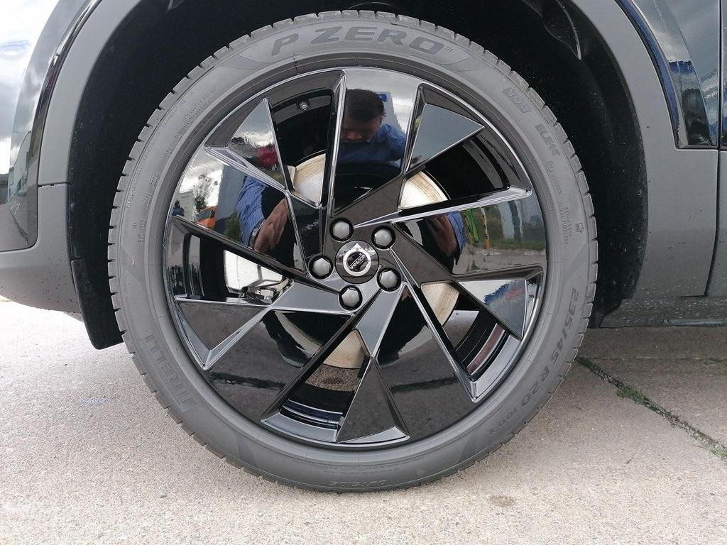 Volvo EX40