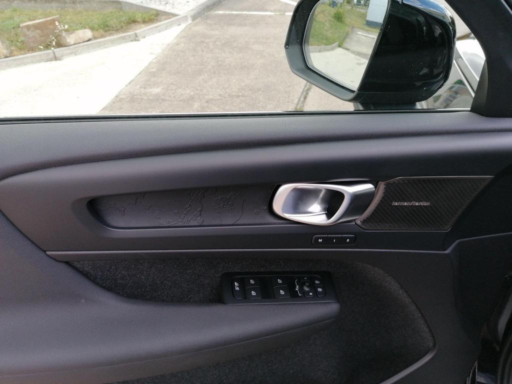 Volvo EX40