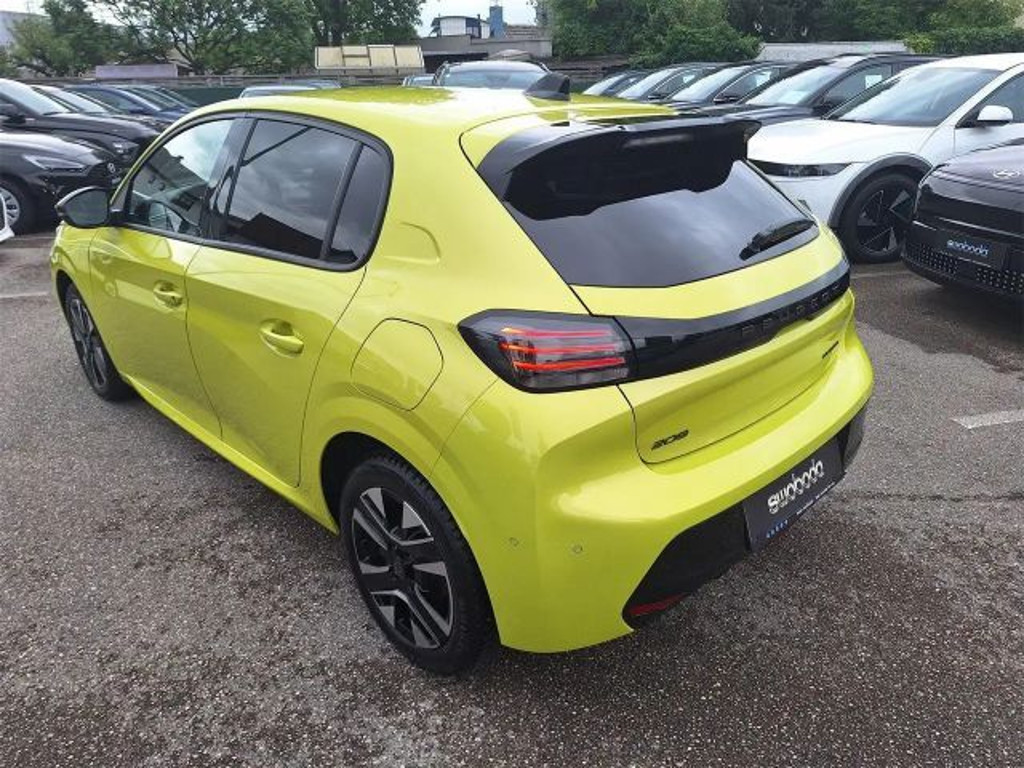 Peugeot e-208