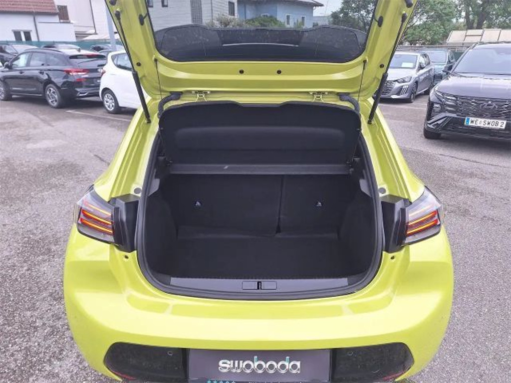 Peugeot e-208