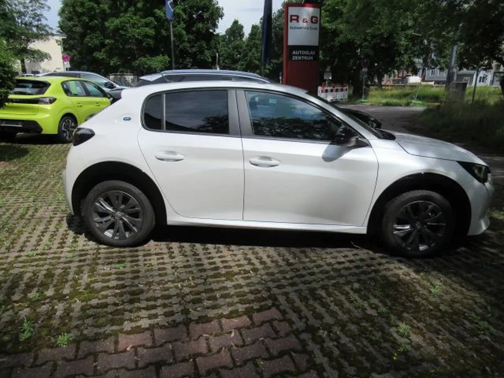 Peugeot e-208