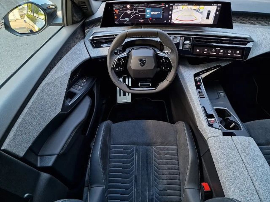 Peugeot E-5008