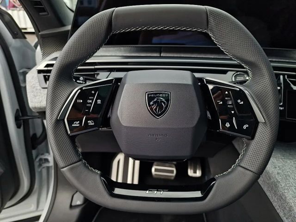Peugeot E-5008