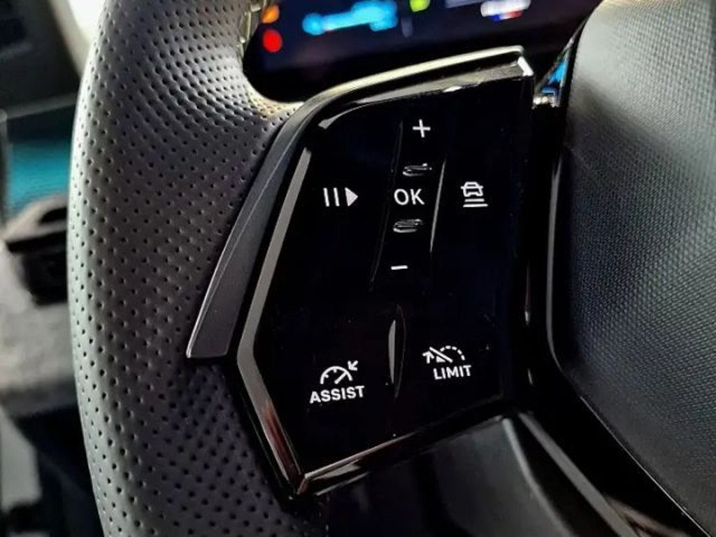 Peugeot E-5008