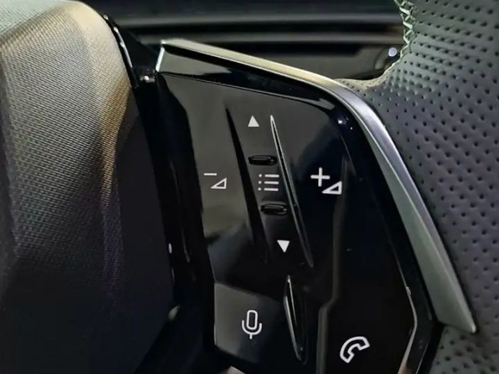 Peugeot E-5008