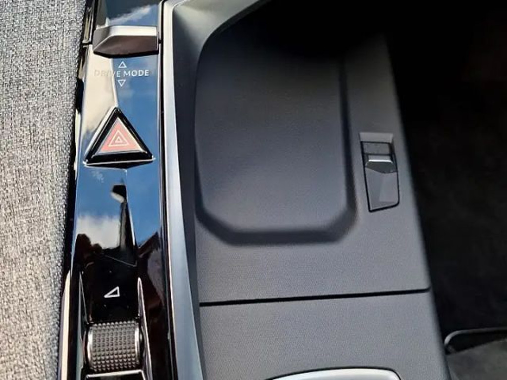 Peugeot E-5008