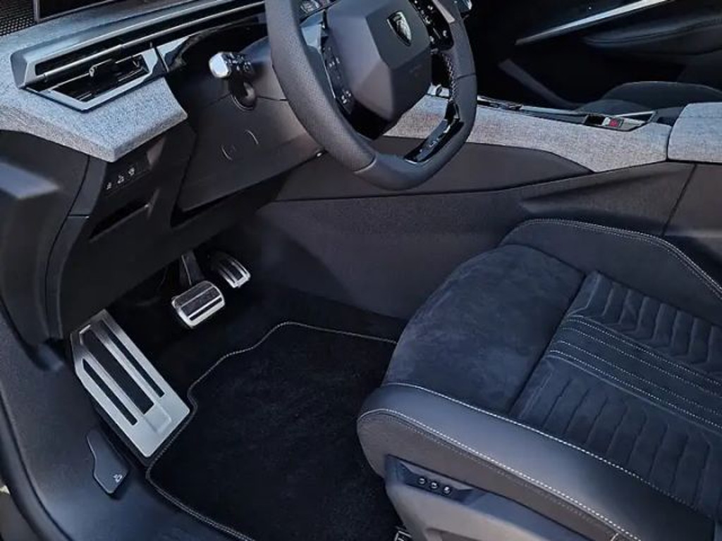 Peugeot E-5008