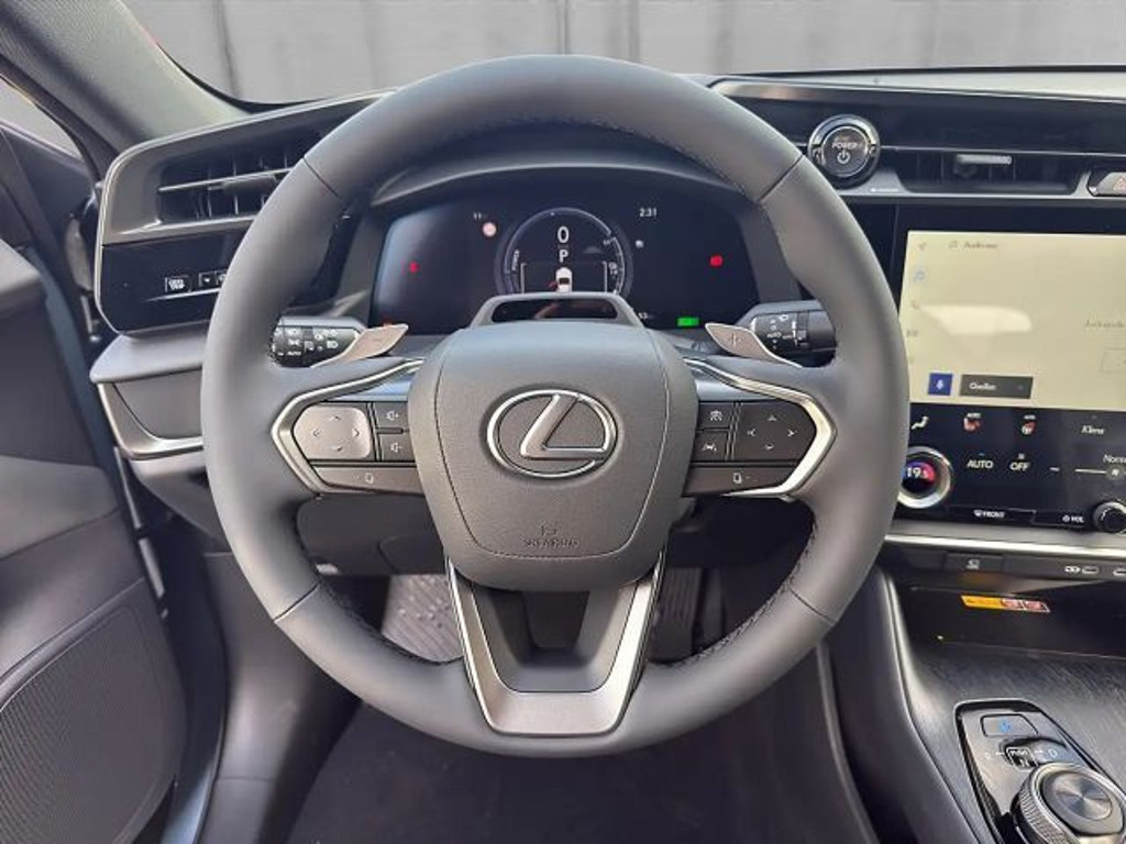 Lexus RZ