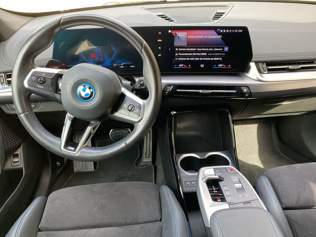 BMW iX1