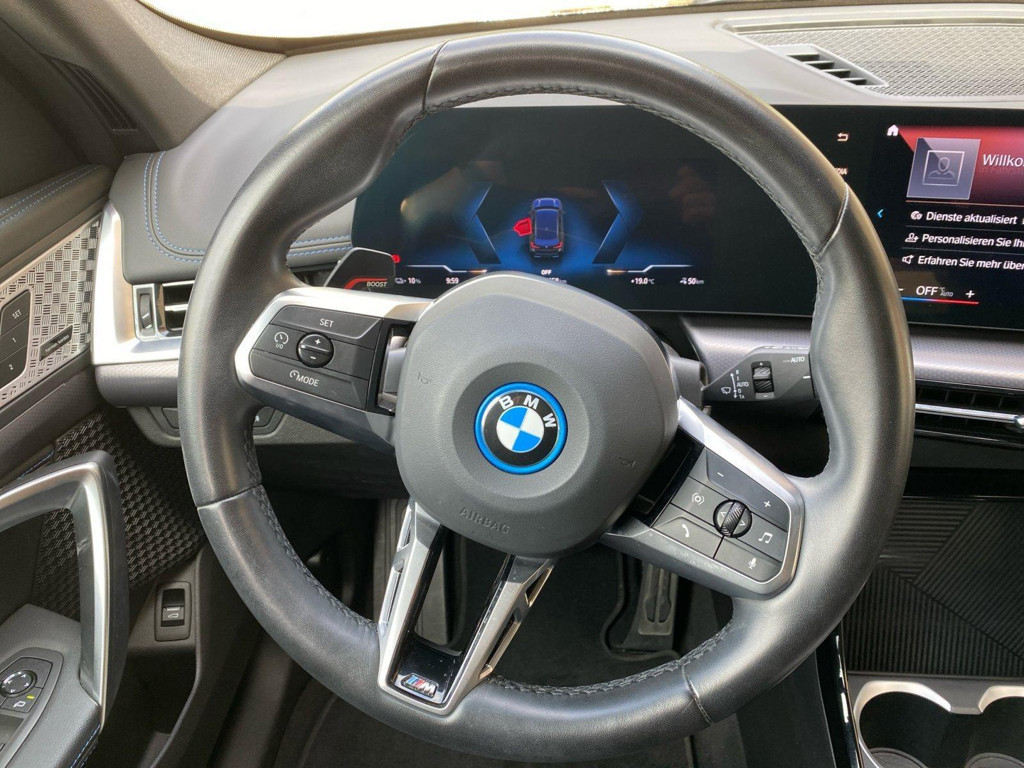 BMW iX1