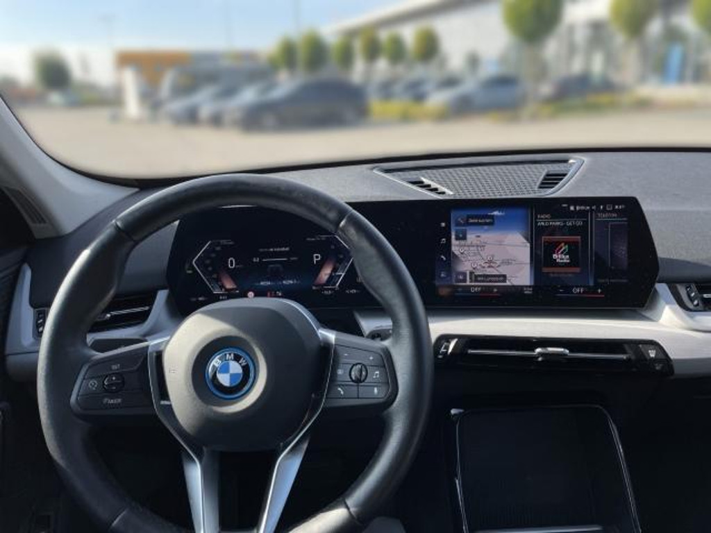 BMW iX1