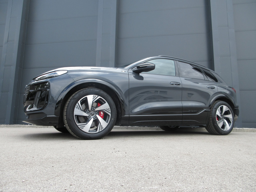 Audi SQ6 e-tron