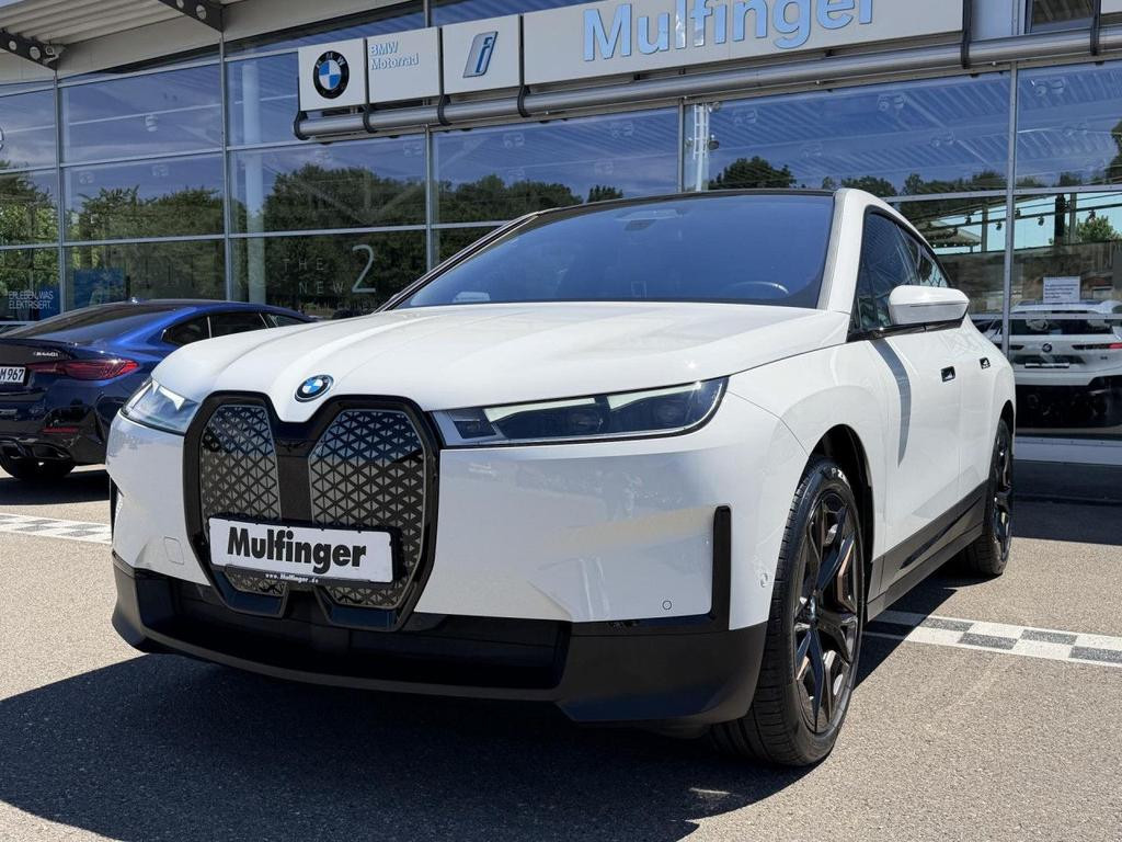 BMW iX