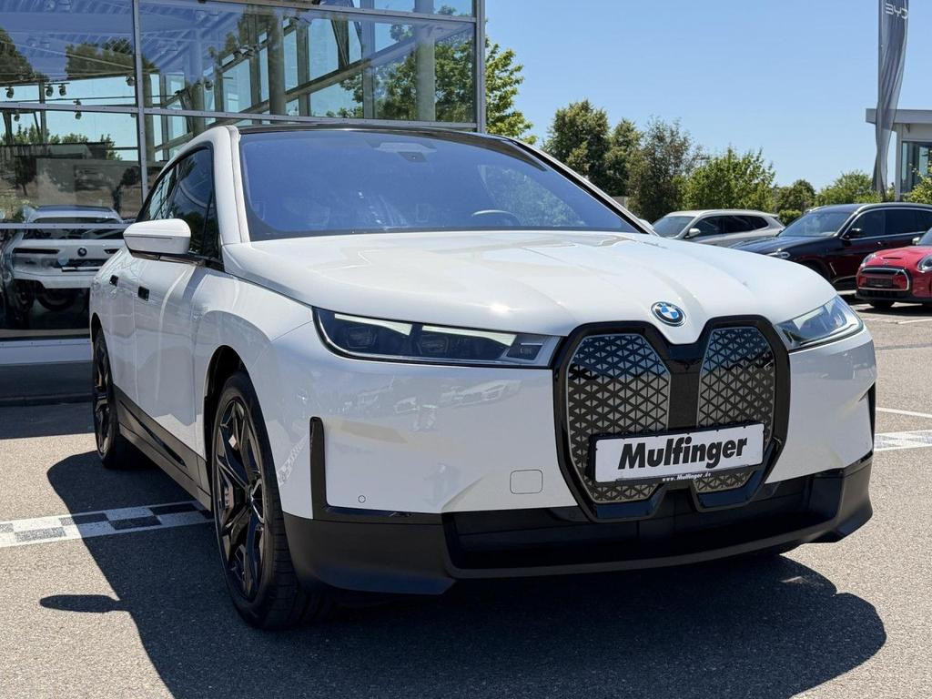 BMW iX