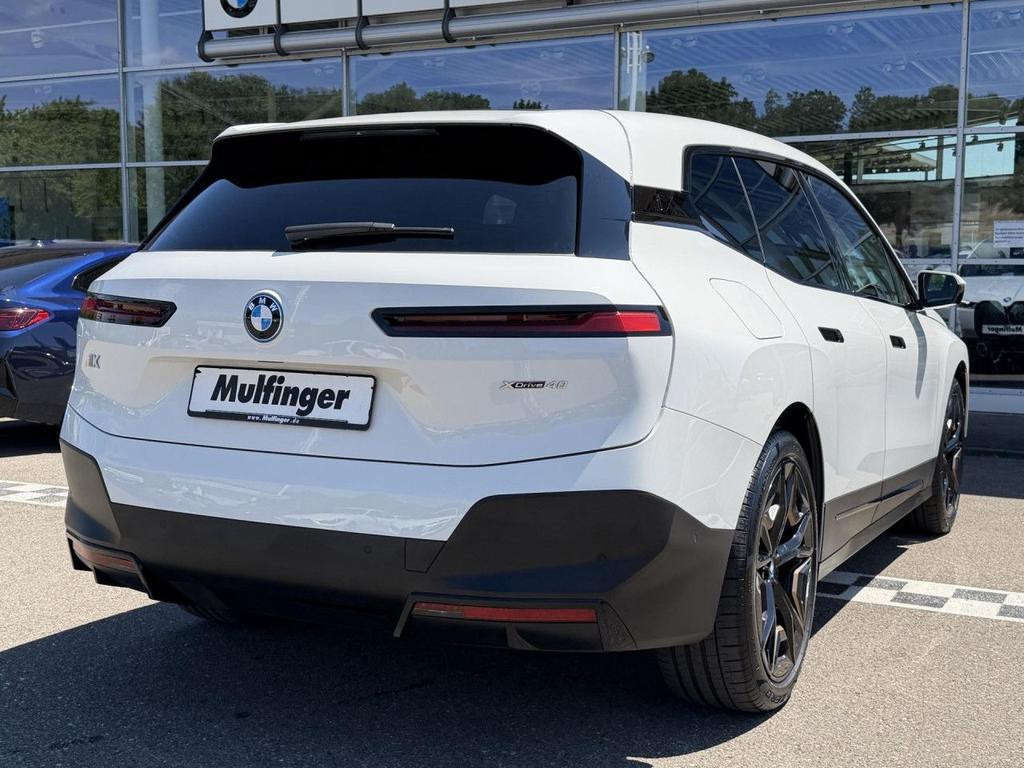 BMW iX